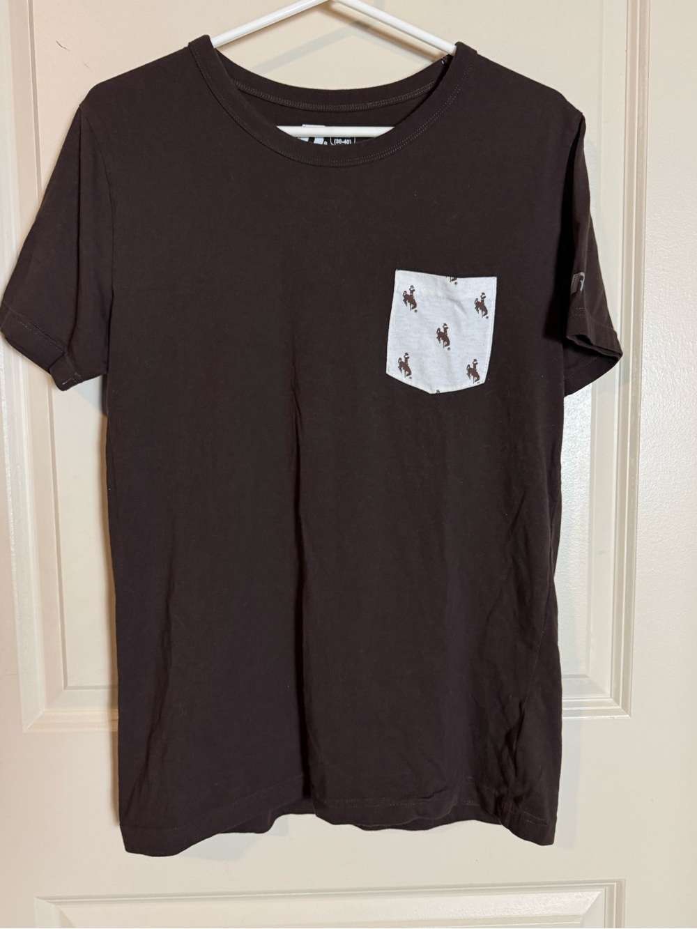 Men's University of Wyoming Cowboys Pocket T-Shirt with Contrast Pocket